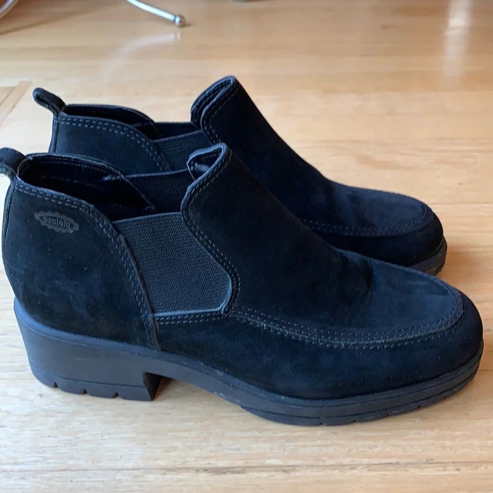 Azaleia Booties - Picture 1 of 7